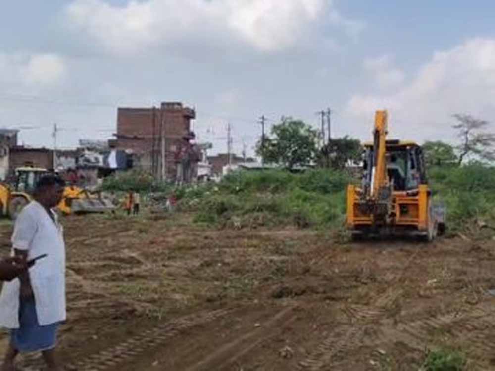प्राधिकरण की भूमि पर अवैध रूप से बनाई गई टीनशेड, स्थायी-अस्थायी निर्माण को पूरी तरह किया गया ध्वस्त