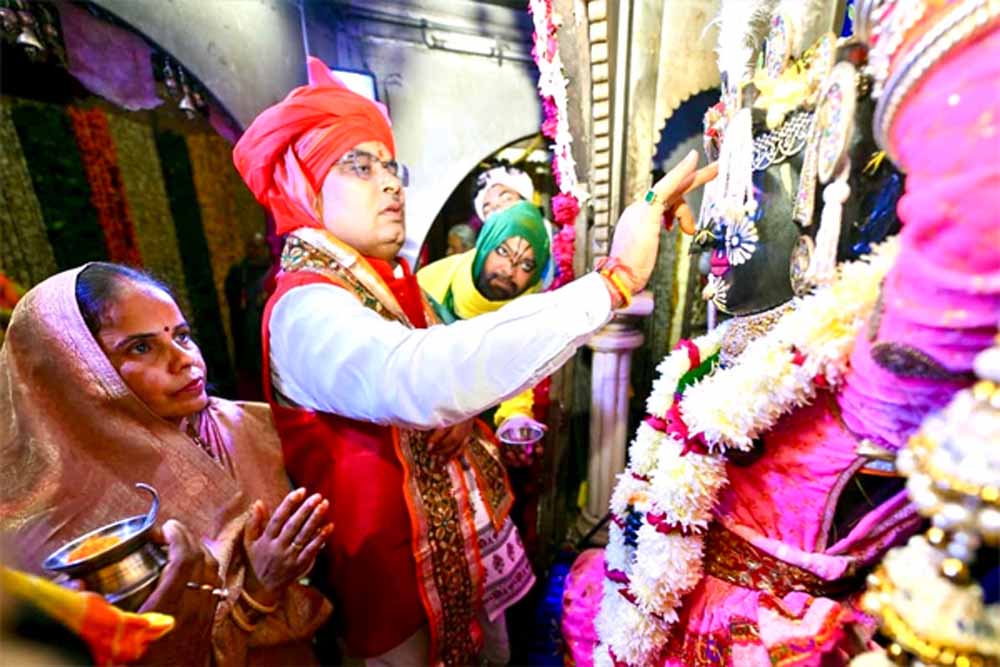 सीएम भजनलाल शर्मा ने पूंछरी का लौठा स्थित श्रीनाथजी मंदिर में किए दर्शन