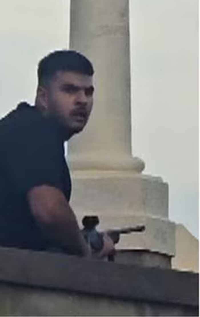 आतंकी कनेक्शन की आशंका गहराई: बोंडी बीच हमलावर नवीद की कार में मिला ISIS का झंडा