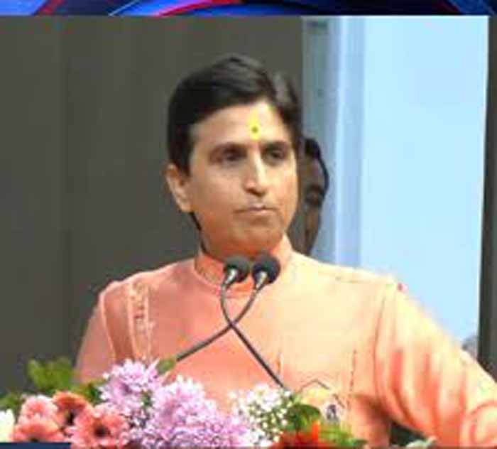 आस्था बनाम विरासत की बहस: ताजमहल को ‘सफेद रंग का कब्रिस्तान’ बताकर कुमार विश्वास का संदेश