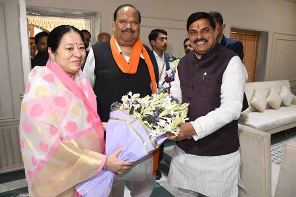 मुख्यमंत्री डॉ. यादव का मंत्री श्काश्यप ने किया अभिवादन