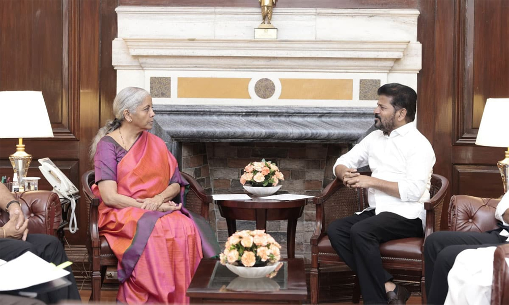 शिक्षा क्षेत्र को मजबूती देने की पहल: तेलंगाना सीएम ने वित्त मंत्री से मांगा सहयोग