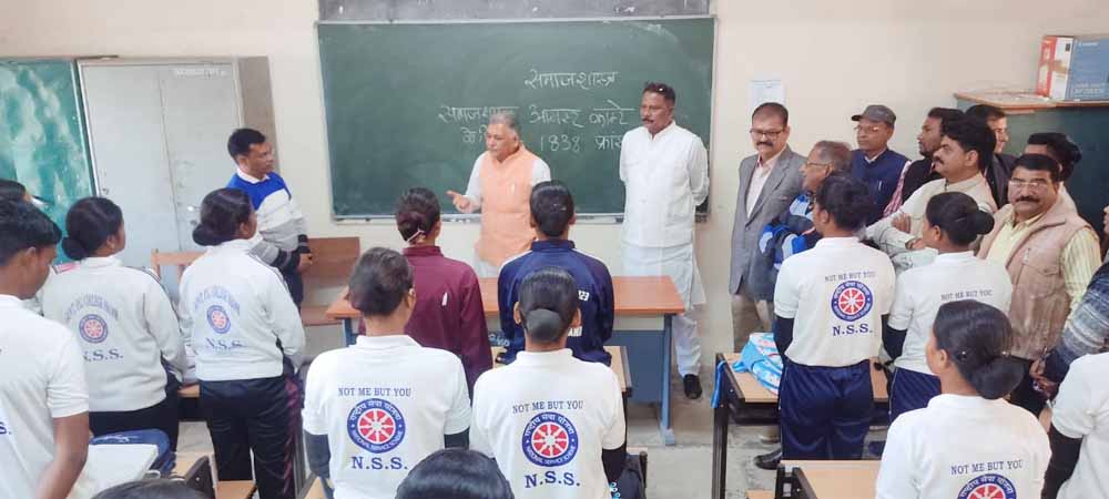 गुणवत्ता पर सरकार की सख्ती: मंत्री परमार ने सिवनी में प्रधानमंत्री कॉलेज ऑफ एक्सीलेंस सहित संस्थानों का लिया जायज़ा