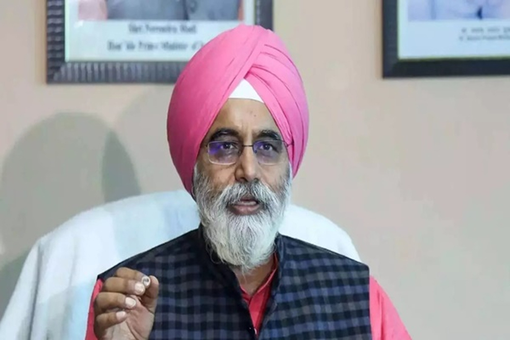 महापौर ने एमसीडी की बैठक में नवनिर्वाचित पार्षदों को दिलाई शपथ