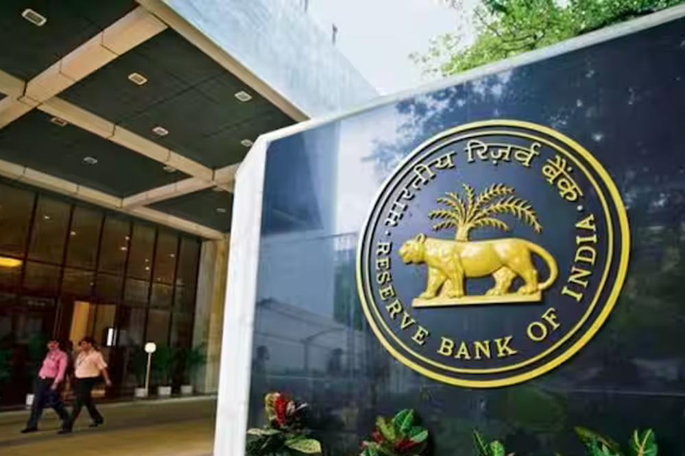 RBI के नए नियम के तहत क्रेडिट स्कोर अब हफ्तेवार, लोन और कार्ड की शर्तों पर बड़ा प्रभाव