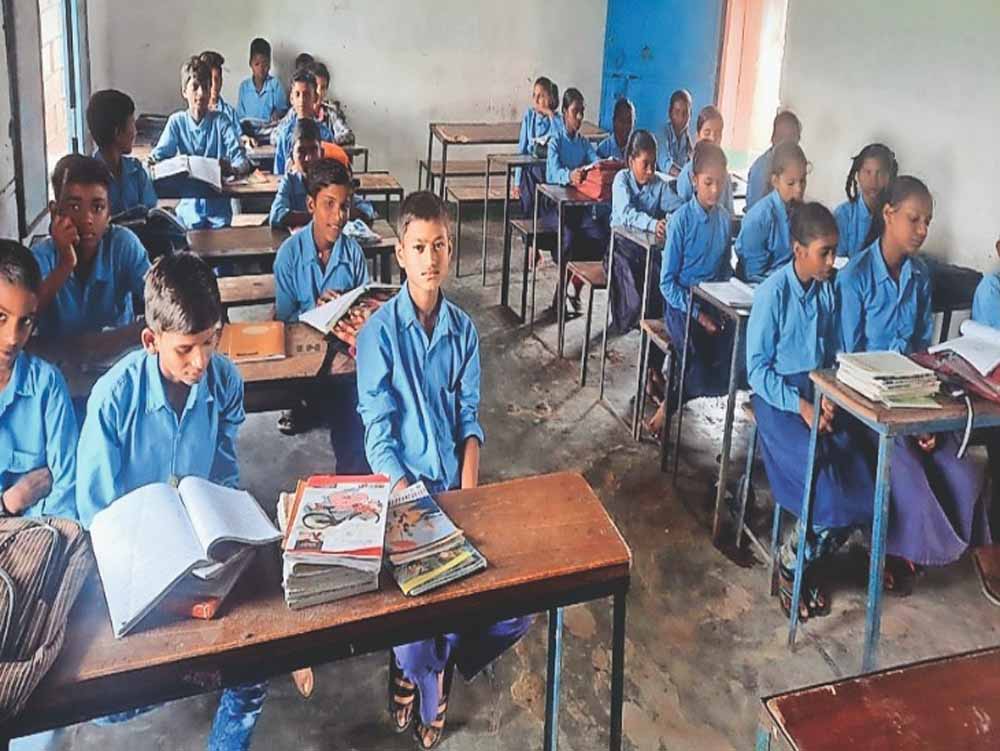 स्कूलों में स्थानीय भाषाओं के समावेश के साथ 49 पुस्तकों का प्रकाशन