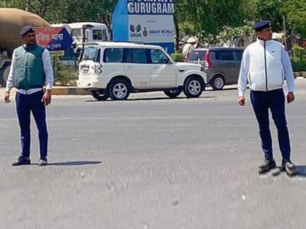 दिल्ली ट्रैफिक पुलिस को मिला राहत पैकेज, मास्क और गर्म कपड़ों की व्यवस्था