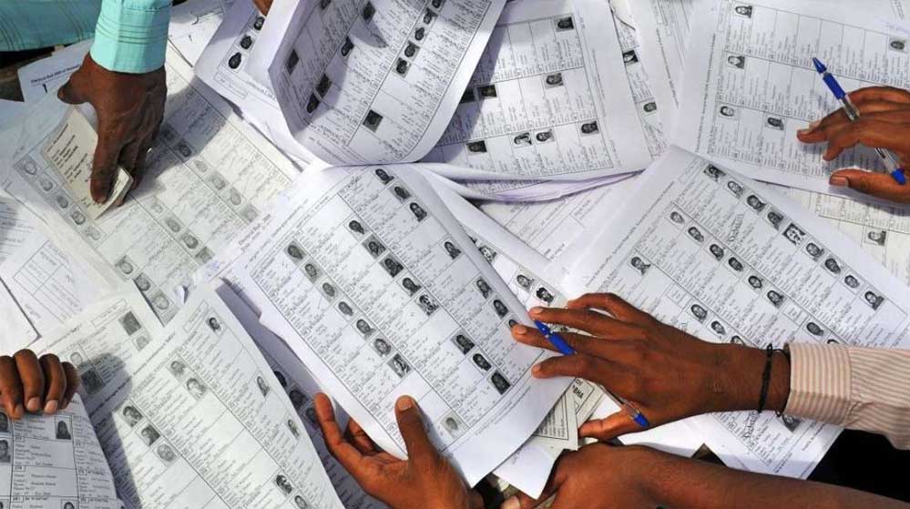 पश्चिम बंगाल में वोटर लिस्ट में बदलाव: चुनाव आयोग ने SIR ड्राफ्ट लिस्ट जारी की, कितने नाम कटे?