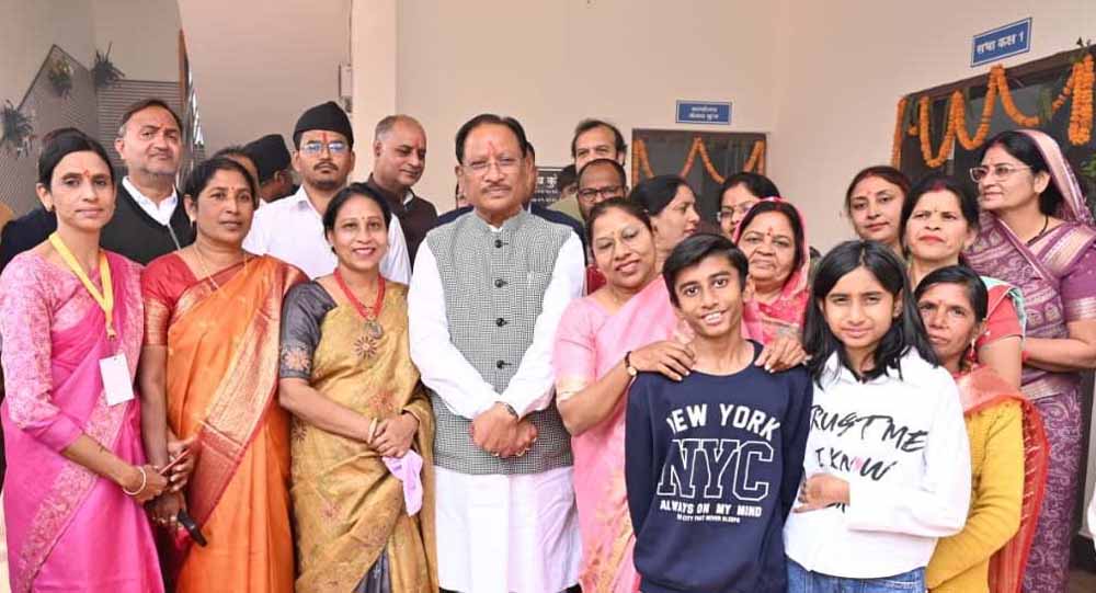 मुख्यमंत्री साय के हाथों कांसाबेल में स्मार्ट क्लास रूम की शुरुआत, डिजिटल पढ़ाई को बढ़ावा