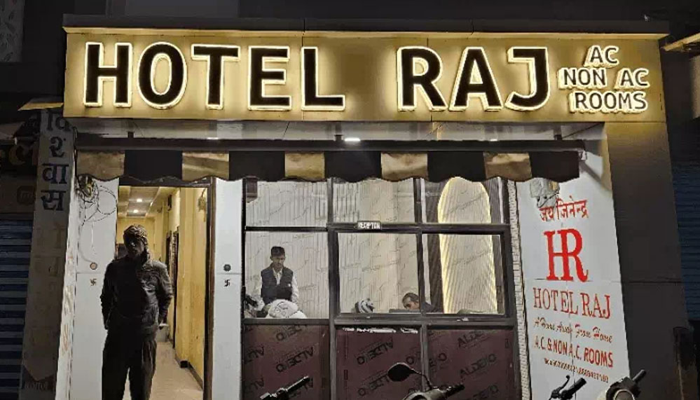 अशरफ ने चेतन बनकर होटल में ठहरने की कोशिश की, दो आधार कार्ड और UPIट्रांजैक्शन से हुआ खुलासा