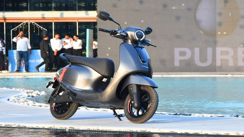 भारत में आई Bajaj Chetak C25 इलेक्ट्रिक स्कूटर, जानें कीमत और रेंज के बारे में