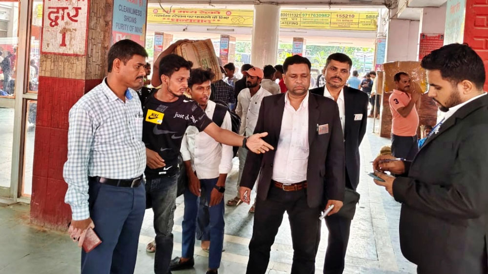 बेटिकट यात्रियों से भोपाल रेल मंडल का बड़ा लाभ, 9 महीनों में 30 करोड़ रुपए की वसूली