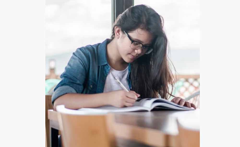 बोर्ड परीक्षा नजदीक: स्टूडेंट्स और पैरेंट्स इन गलतियों से बचें