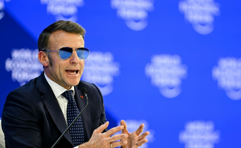 मैक्रों ने दावोस में ट्रंप को दिया कड़ा संदेश, ब्लू सनग्लास पहन हर शब्द में दिखाई ताकत