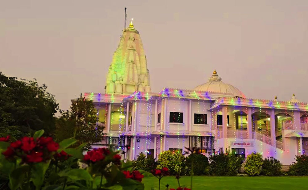 गुजरात के NRI गांव की अनूठी स्थिति: 10 हजार की आबादी, अरबों का व्यापार, और पुलिस थाने का न होना