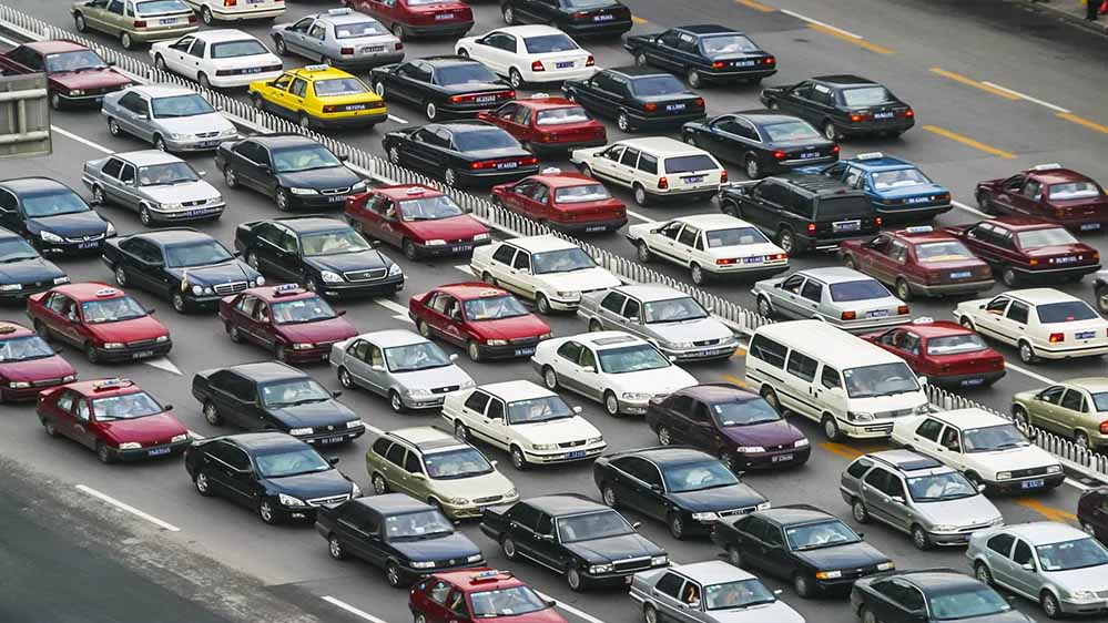 भारत में ट्रैफिक जाम का कहर: 10 शहरों में रेंग रहे वाहन, 130 घंटे और 1.47 लाख करोड़ का नुकसान