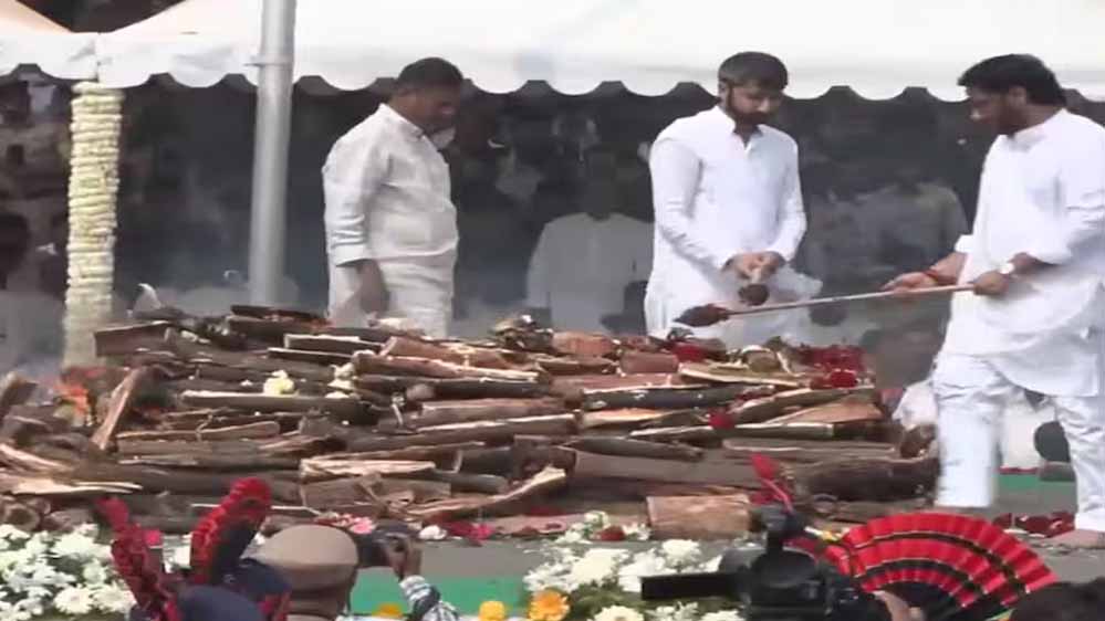 अजित पवार को भावपूर्ण विदाई, राजकीय सम्मान के साथ बेटों ने दी मुखाग्नि