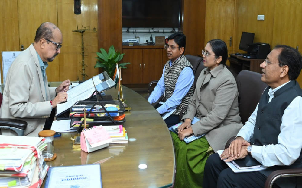 रायपुर: राज्यपाल डेका ने गोद ग्रामों में आजीविका परियोजनाओं को बढ़ावा देने के लिए दिए निर्देश