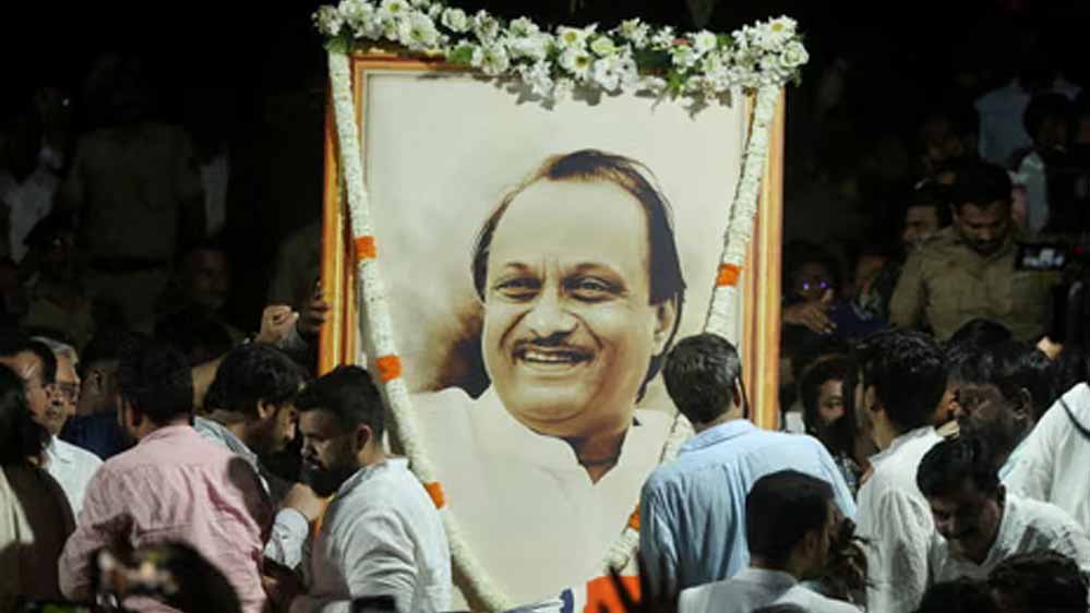 NCP में सियासी हलचल, अजित पवार के जाने से BJP की चिंता बढ़ी