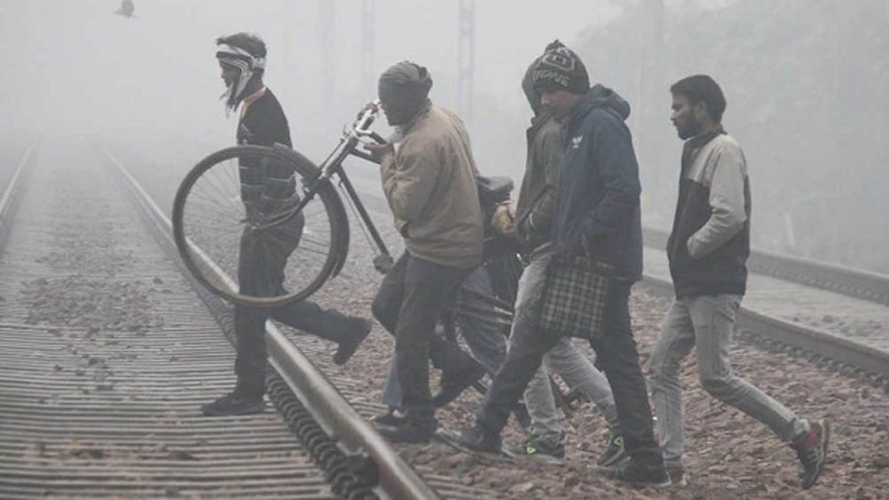 कश्मीर और हिमाचल में बर्फबारी, उत्तर भारत में शीतलहर का कहर, हवाई यात्राओं पर भी असर