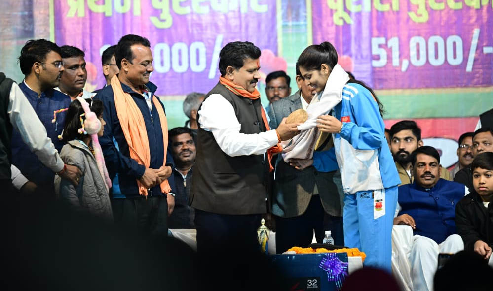 रिया तिवारी की ऐतिहासिक जीत पर रायपुर में सम्मान समारोह, उपमुख्यमंत्री विजय शर्मा रहे मौजूद