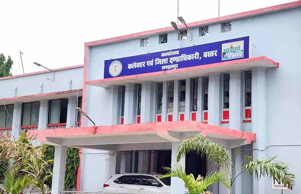 छत्तीसगढ़ में बस्तर के 11 सेवानिवृत्त अधिकारी-कर्मचारियों को दी विदाई, कलेक्ट्रेट में हुआ कार्यक्रम