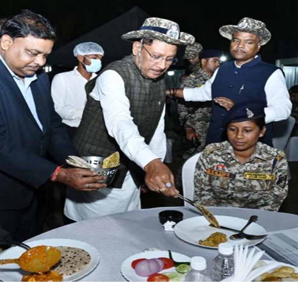 मुख्यमंत्री साय ने साथ में किया रात्रि भोज, नारायणपुर में जवानों का बढ़ाया हौसला