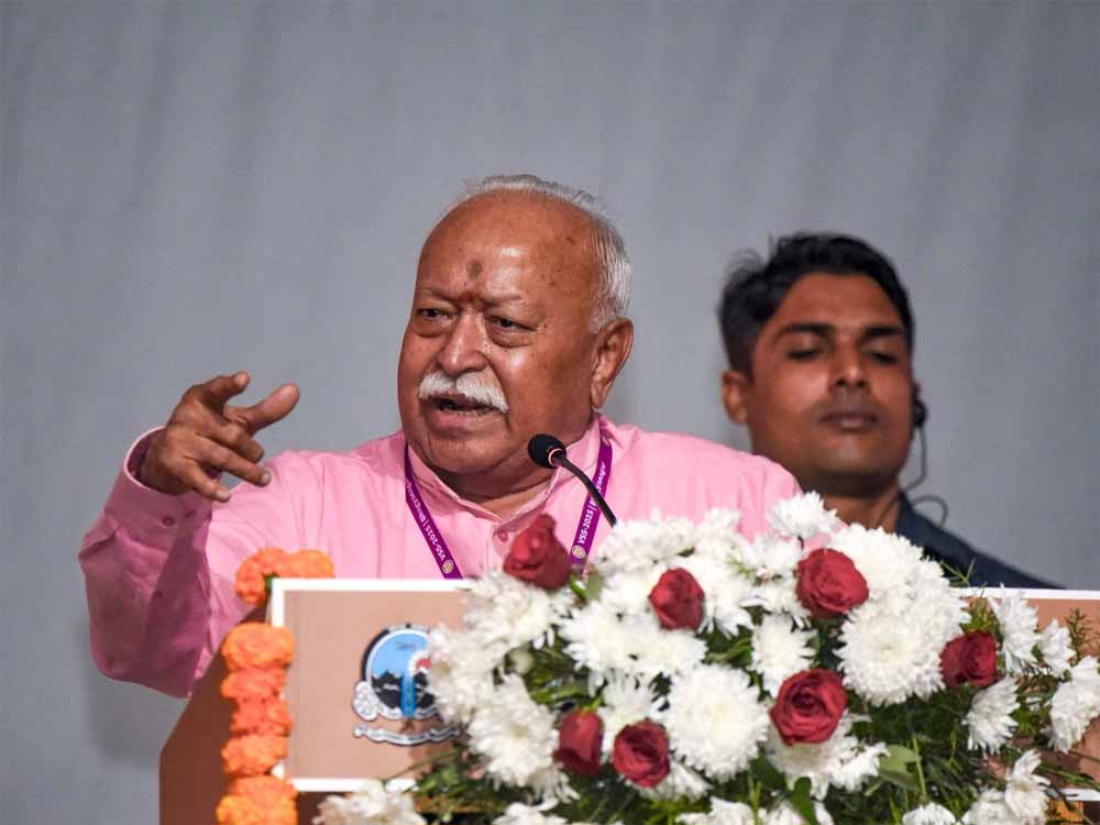 RSS चीफ मोहन भागवत ने बताई हिंदू परिवारों की ‘कमी’, घर से ही लव जिहाद रोकना शुरू करें