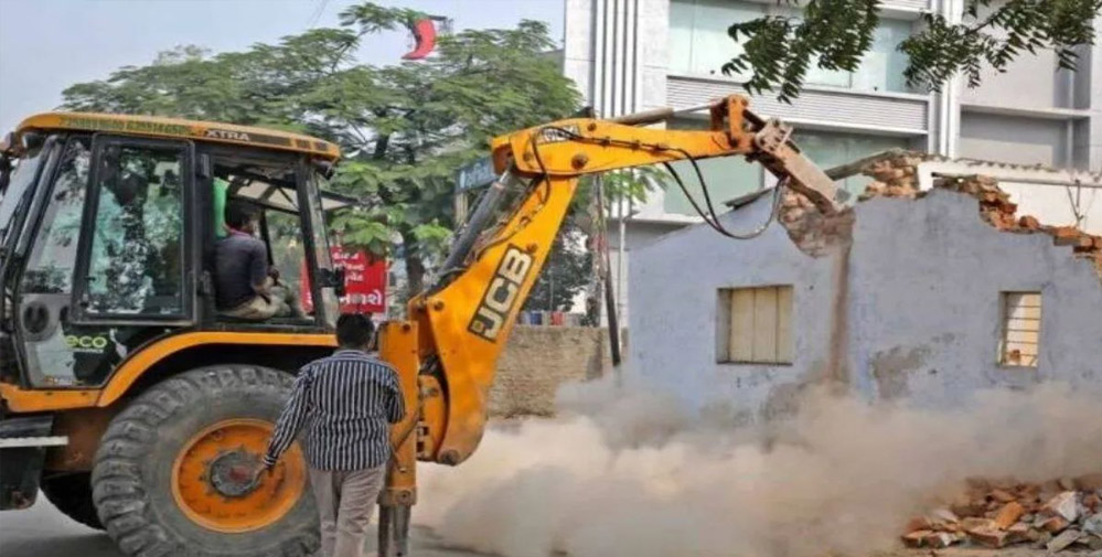 ईरानी डेरे का अवैध साम्राज्य खत्म, भोपाल में बुलडोजर से राजू की संपत्ति होगी कुर्क