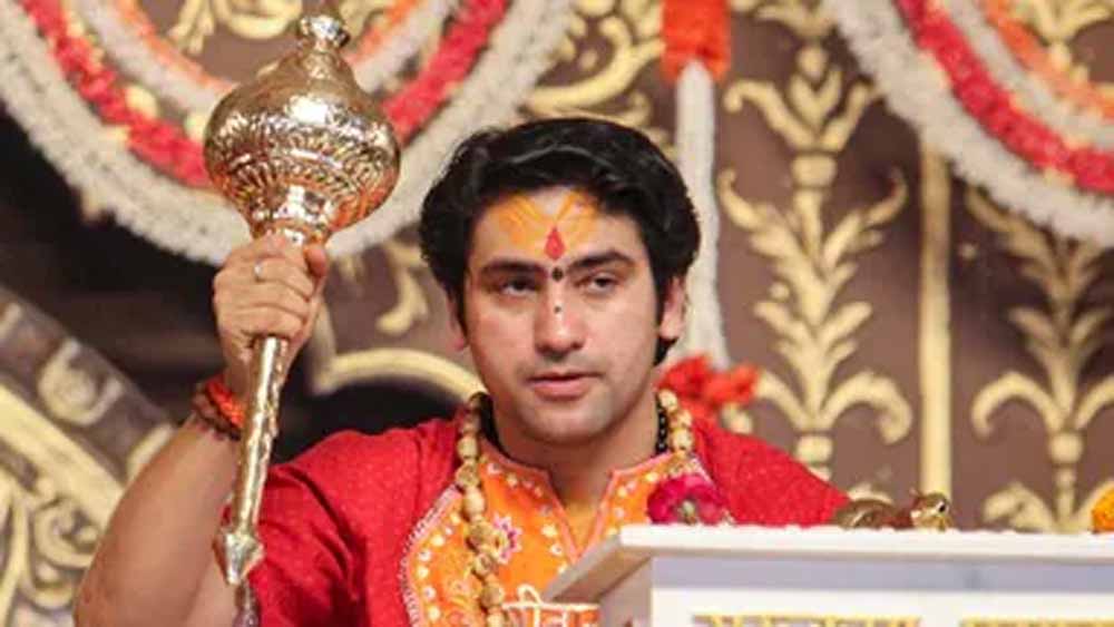 धीरेंद्र शास्त्री ने धर्मांतरण पर जताया आक्रोश, ‘हिंदुओं को चादर चढ़ाते देख पीड़ा होती है’