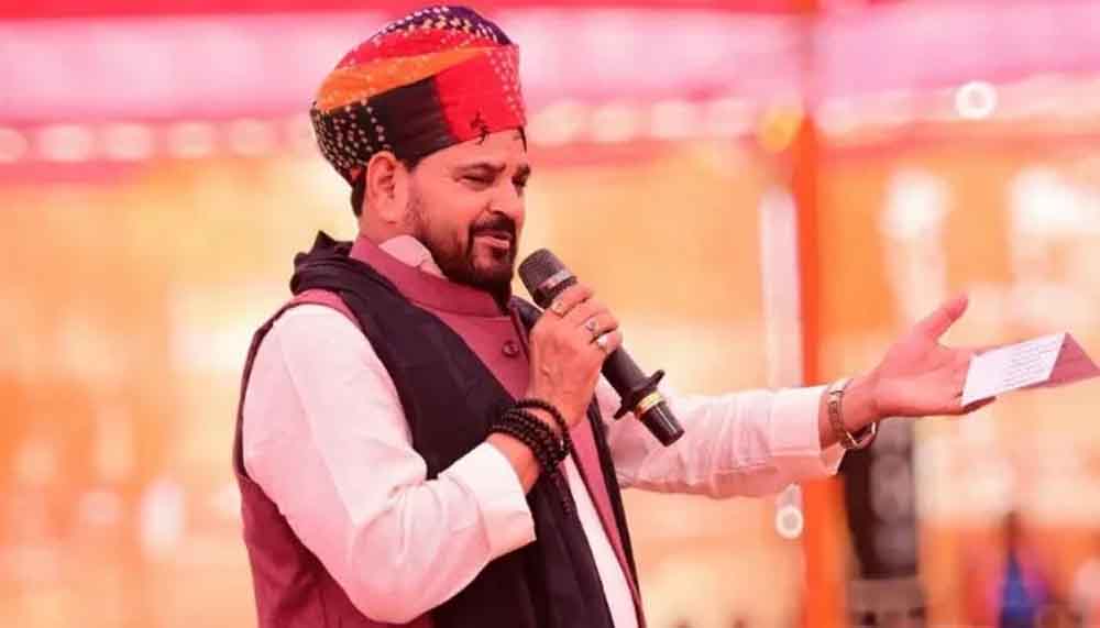 900 KM की पैदल यात्रा के बाद बृजभूषण शरण सिंह से मिले हेमंत सूर्यवंशी, MLA प्रतीक ने बताया ‘असली समर्थक’