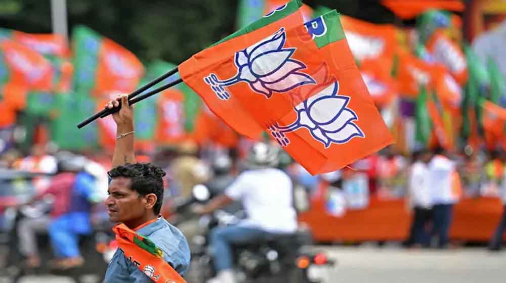 नागपुर सियासी हंगामा: BJP उम्मीदवार की नामांकन वापसी से नाराज़ समर्थकों का विरोध, घर में किया बंद