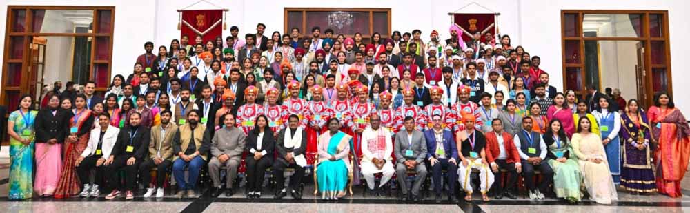 राष्ट्रपति द्रौपदी मुर्मु ने सराही जनजातीय कला, कलाकार हुए भावविभोर