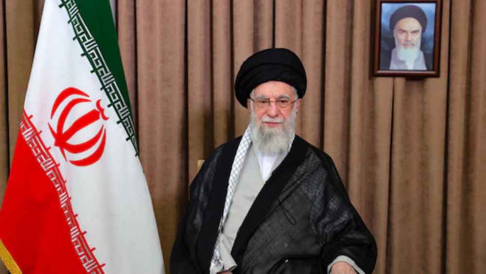 भीड़ के सामने खामेनेई का तीखा हमला, कहा—खून से रंगे हैं अमेरिकी राष्ट्रपति ट्रंप के हाथ