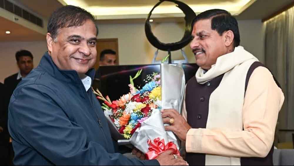 मुख्यमंत्री डॉ. यादव की असम के मुख्यमंत्री के साथ हुई बैठक