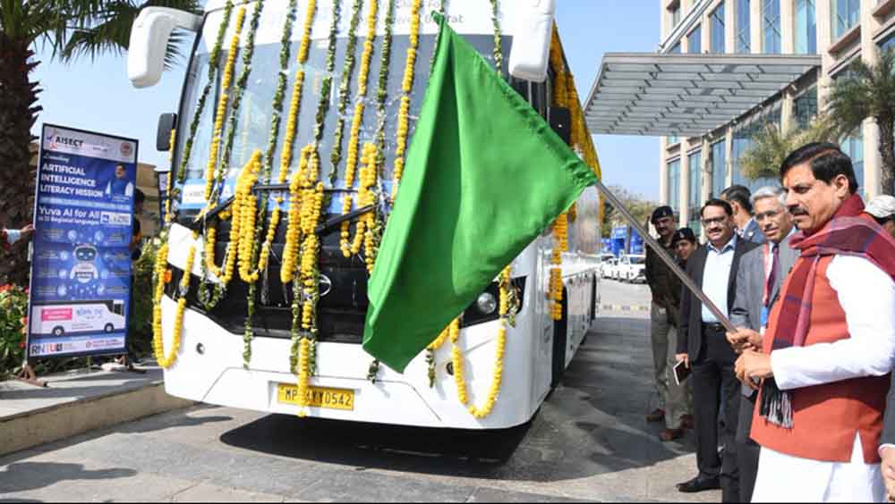 मुख्यमंत्री ने एआई लिटरेसी मिशन के तहत कौशल रथ को दिखाई हरी झंडी