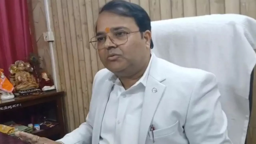 शंकराचार्य विवाद पर दूसरा बड़ा इस्तीफा: GST अधिकारी प्रशांत सिंह ने योगी समर्थन में पद त्यागा