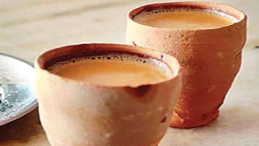 प्लास्टिक को अलविदा: कलेक्टर का नया प्रयोग, खाने योग्य कपों में मिलेगी चाय