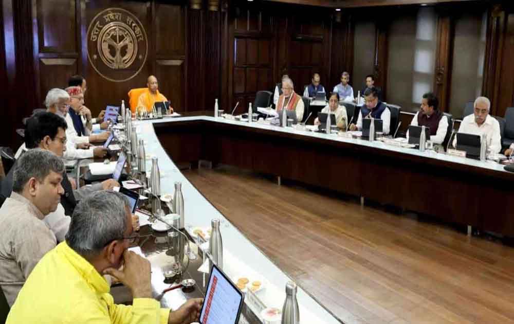 टीचर्स के लिए राहत पैकेज! योगी कैबिनेट ने कैशलेस मेडिकल समेत 30 फैसलों को दी हरी झंडी