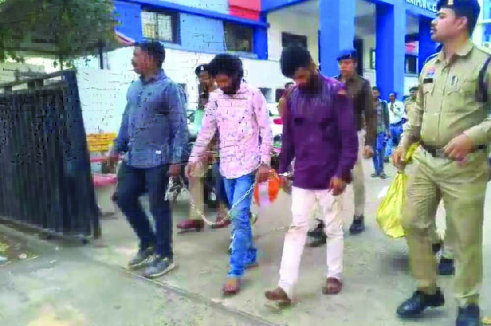 फरार हिस्ट्रीशीटर मुकेश बनिया का अंत, भाई संग गिरफ्तार; भारी मात्रा में नशा और हथियार मिले