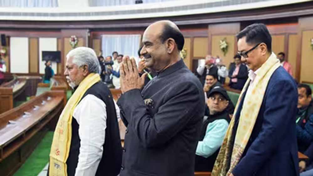 संसद में हंगामा: 25 कांग्रेस सांसदों ने चेंबर में घुसकर की गाली-गलौज, रिजिजू का आरोप