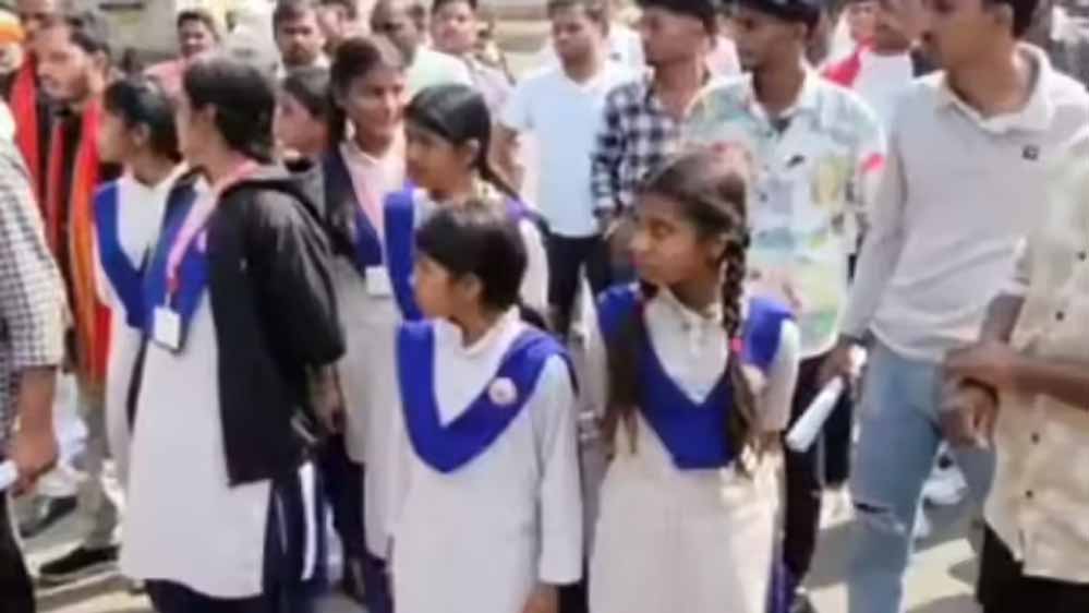 धार्मिक नियमों पर झगड़ा: हॉस्टल वार्डन पर लड़कियों से बाइबिल पढ़वाने का आरोप, राम-राम व सूर्य नमस्कार