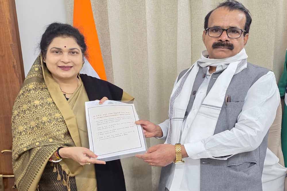 राज्यमंत्री कृष्णा गौर और केंद्रीय राज्यमंत्री कुरियन के बीच शिष्टाचार भेंट