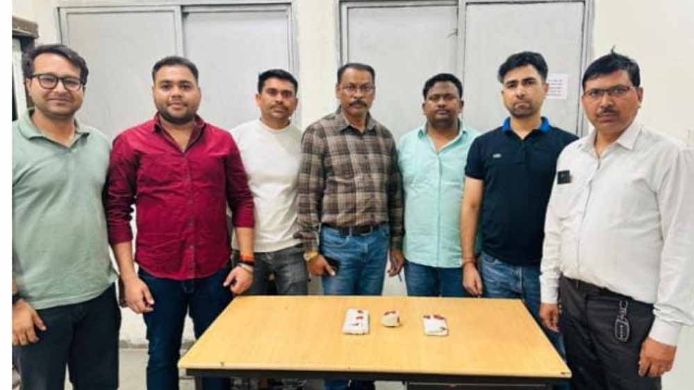 फरार जोड़ी पर पुलिस ने किया छापा, मादक पदार्थ और 2 लाख रुपये का सामान जब्त