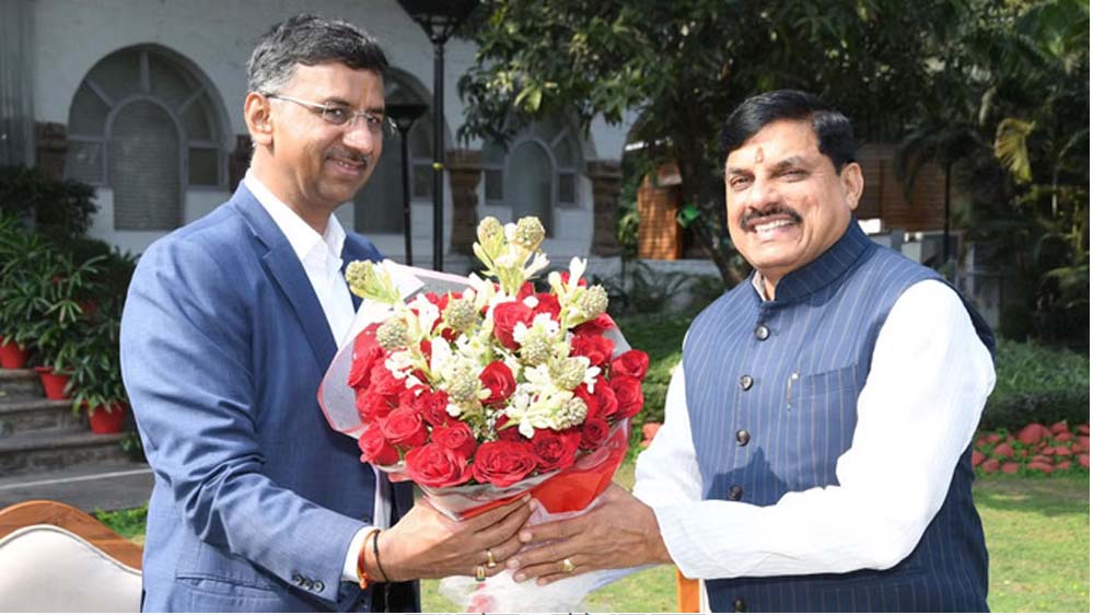 IAS ट्रांसफर 2026: मोहन का संदेश और मनीष-सिंह वर्णवाल की ताकत, CM की गंभीर नजर