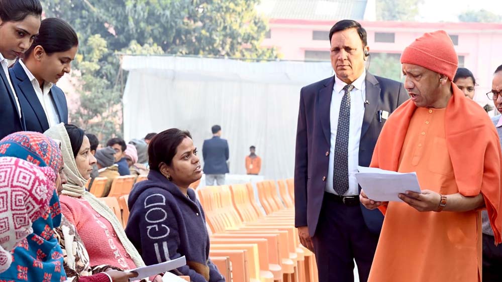 CM योगी बोले- गलत जांच रिपोर्ट लगाने वालों पर कार्रवाई, पीड़ितों की सहायता में शिथिलता अक्षम्य