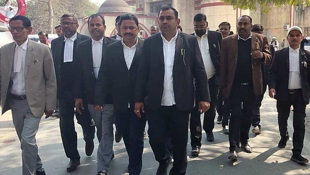 MP के वकीलों ने कोर्ट हाजिरी से किया बहिष्कार, शिवपुरी मर्डर के बाद एडवोकेट्स प्रोटेक्शन एक्ट लागू करने की मांग