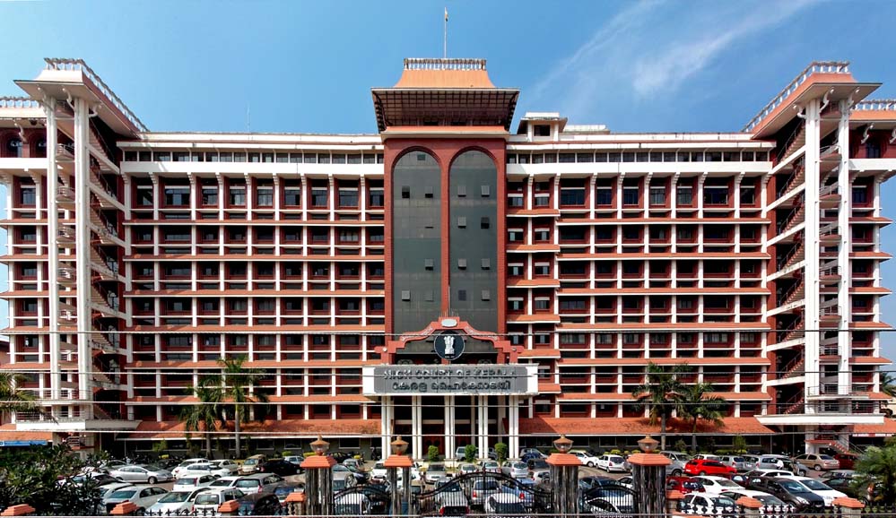 HC ने कहा—कर्मचारी का इस्तीफा रोकना आर्टिकल 23 का उल्लंघन, बंधुआ मजदूरी जैसा है व्यवहार