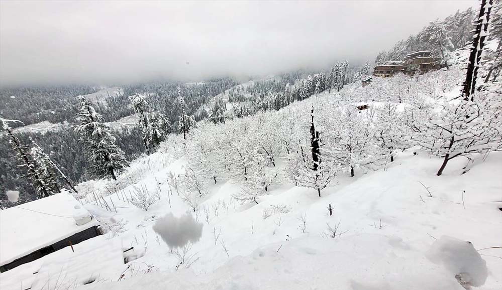 पहाड़ों में बढ़ी गर्माहट के बाद बदलेगा मौसम, बारिश-बर्फबारी की संभावना
