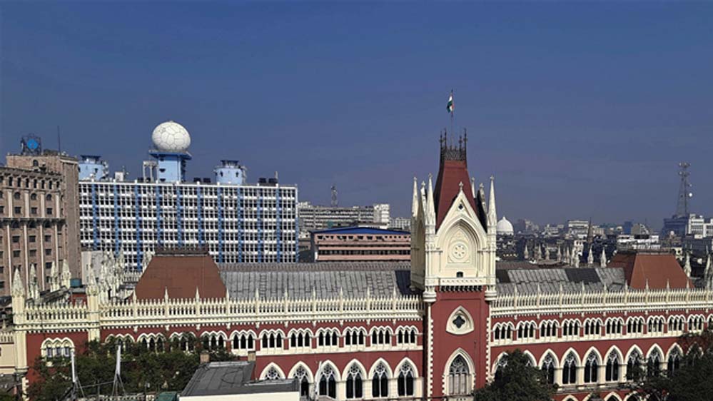 रेप केस में हाई कोर्ट ने दी राहत, कोर्ट ने पति-पत्नी जैसा संबंध और होटल रातों को लिया ध्यान में